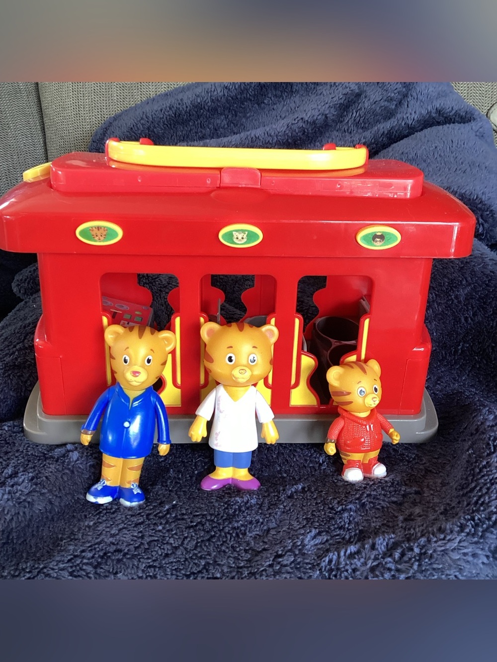 Daniel Tiger Electronic Trolley & friends, moving w/lights ands sounds see video